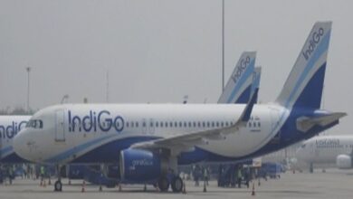 Photo of अहमदाबाद एयरपोर्ट पर विमान का पिछला हिस्सा टकराया, इंडिगो पायलटों के लाइसेंस सस्पेंड