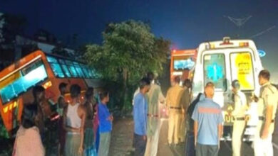 Photo of देहरादून से दिल्ली जा रही यूपी रोडवेज की बस दुर्घटनाग्रस्त, दो घायल