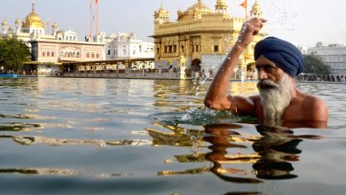 Photo of स्वर्ण मंदिर के सरोवर में श्रद्धालुओं ने लगाई डुबकी