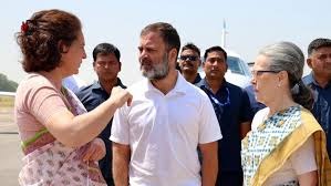 Photo of राहुल नेताओं के साथ रायबरेली पहुंचे