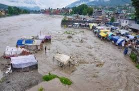 Photo of बाढ़ से घरों में जमा हुआ मलबा