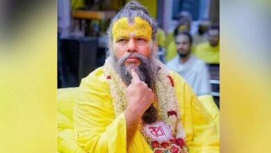 Photo of पूर्व कप्तान प्रेमानंद महाराज के आश्रम पहुंचे