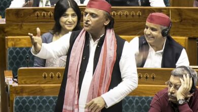 Photo of अखिलेश के दुर्गंध वाले बयान पर राजनीति गरमाई