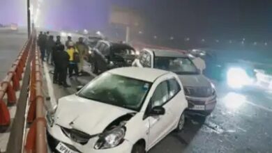 Photo of नोएडा के ऐलिवेटेड रोड पर हुआ सड़क हादसा 