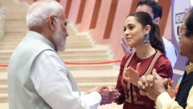 Photo of एक्ट्रेस नुसरत ने की पीएम मोदी से मुलाकात