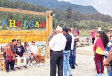 Photo of पहलगाम में आतंकी हमले के बाद भी पर्यटकों का हौसला बरकरार