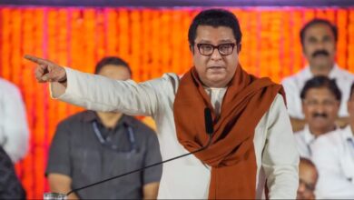 Photo of त्रि-भाषा विवाद पर ठाकरे ने केंद्र पर साधा निशाना