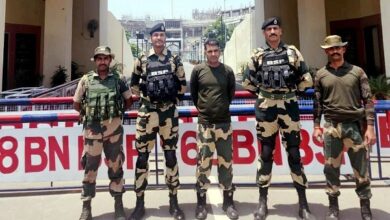 Photo of पाकिस्तान से वापसी के बाद भी घर नहीं पहुंच पाया जवान