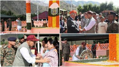 Photo of कारगिल विजय दिवस की वर्षगांठ पर सैन्य अधिकारी पहुंचें शूरवीरों के घर