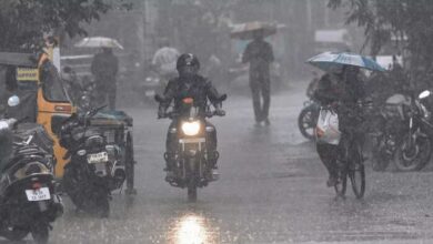 Photo of गर्मी से परेशान यूपी और बिहार के लोग