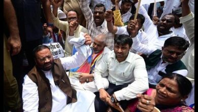 Photo of सरकार की स्कूलों की मर्जर नीति के खिलाफ स्वामी प्रसाद ने खोला मोर्चा  