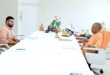 Photo of यूपी : बृजभूषण के दोनों बेटे सीएम योगी से मिले
