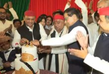 Photo of डिंपल और अखिलेश ने मनाया अवधेश प्रसाद का बर्थडे